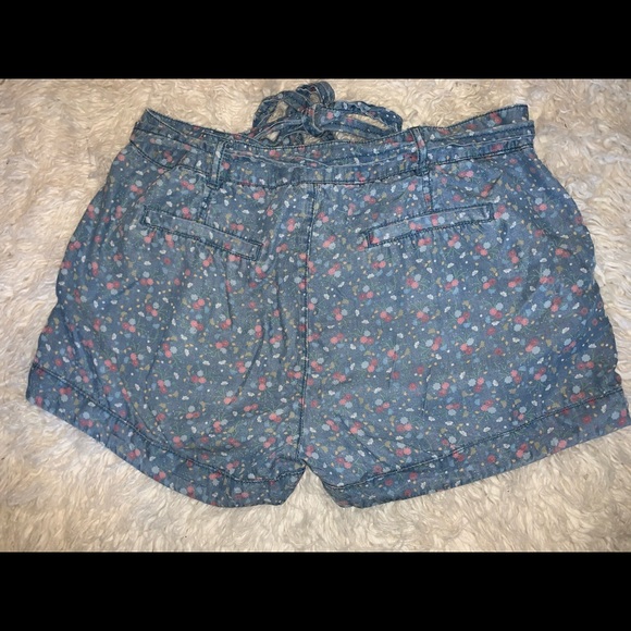 Shorts - Picture 2 of 3